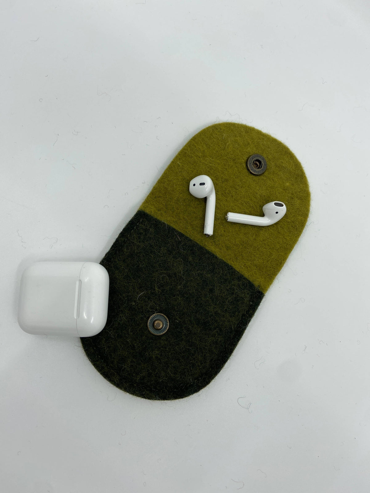 The Curve-Mini Felt Pouch