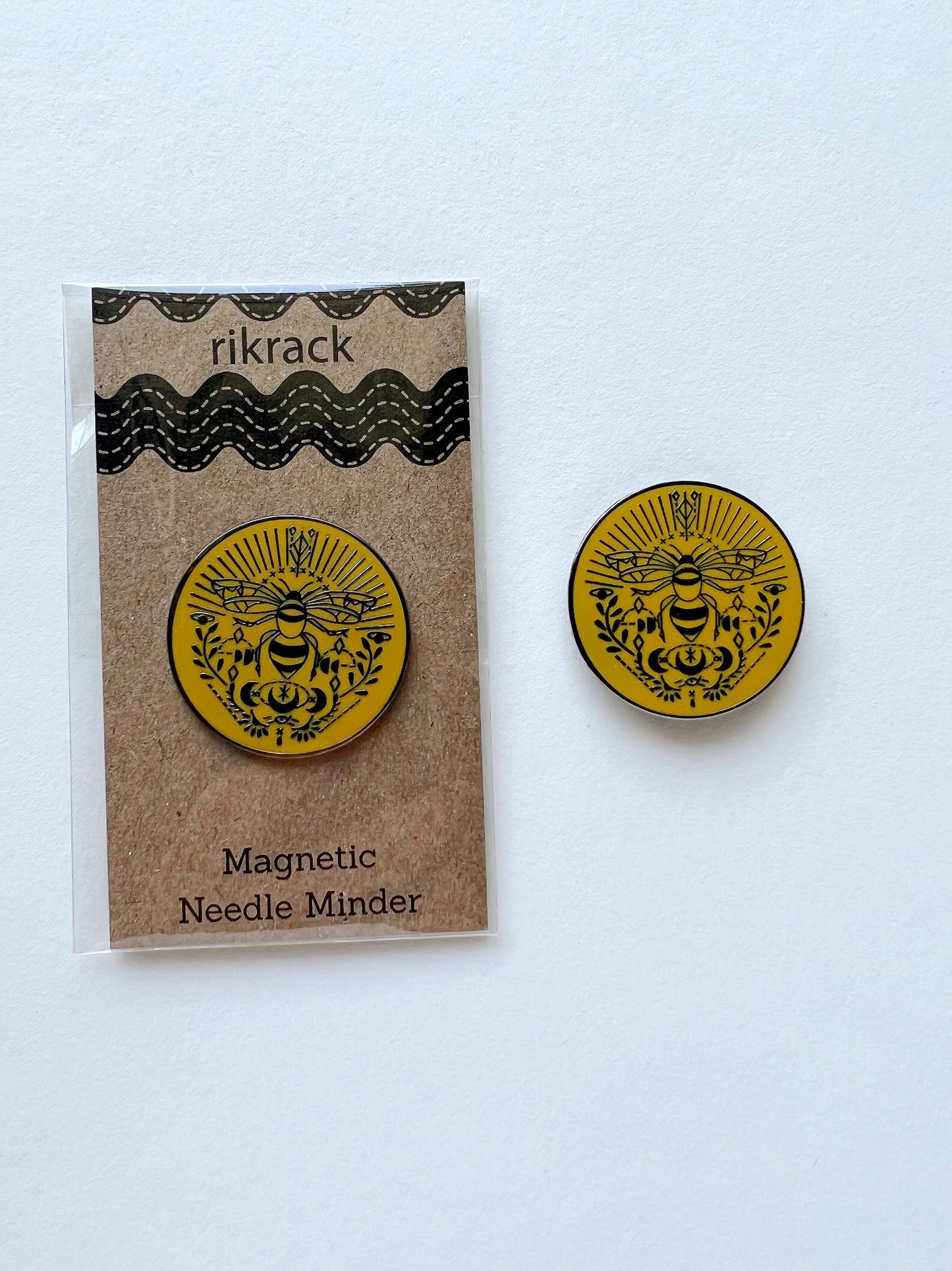 Bee Needle Minder